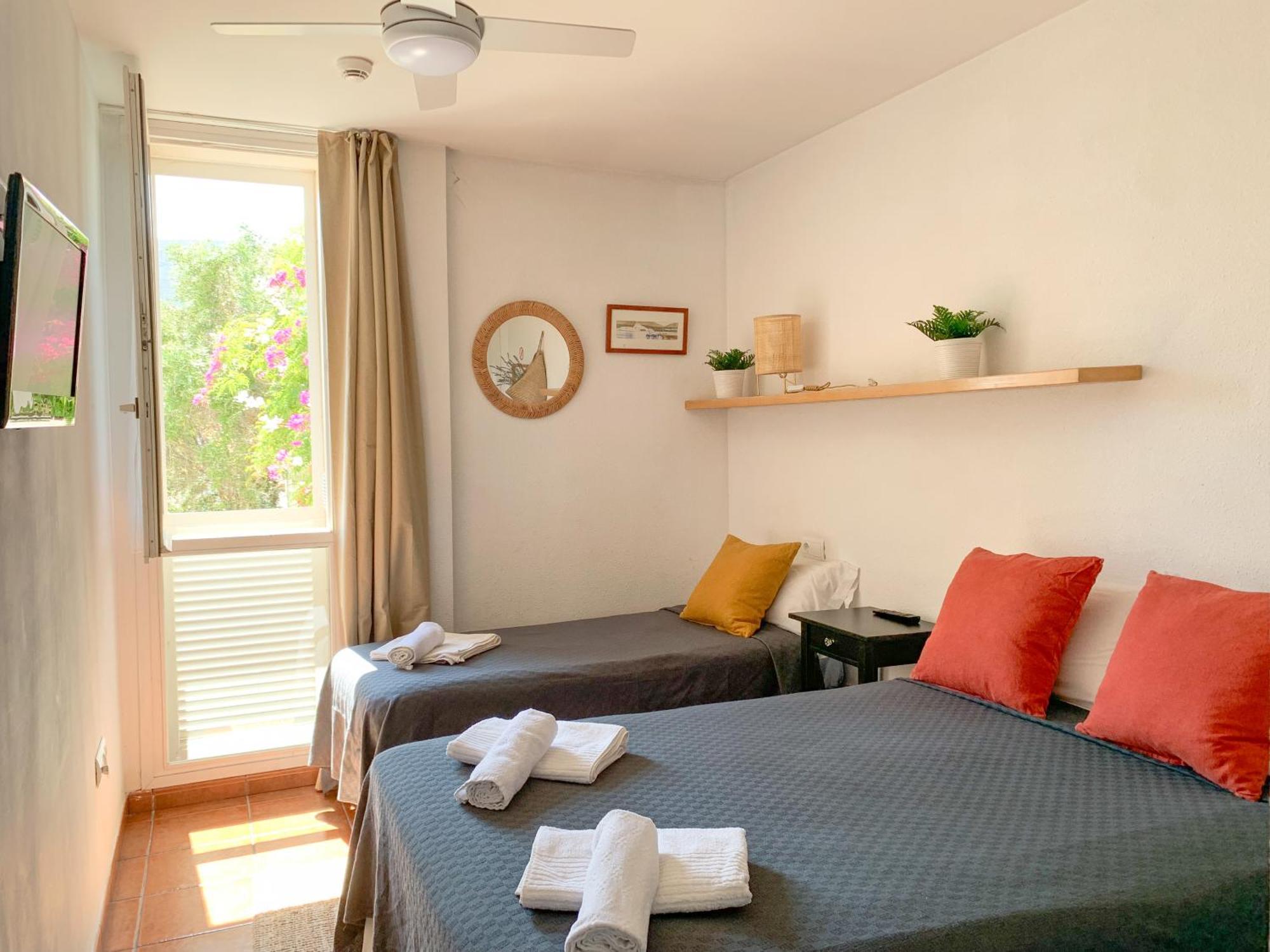 Habitacion Centrica Con Aire Acondicionado Bano Privado Nevera 카다케스 외부 사진